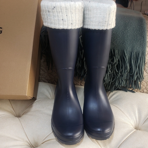UGG Authentic Navy Shelby Rainboots - Picture 1 of 8